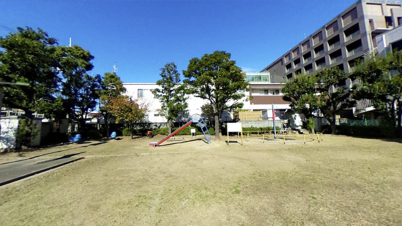 【吹田市岸部南のマンションの公園】