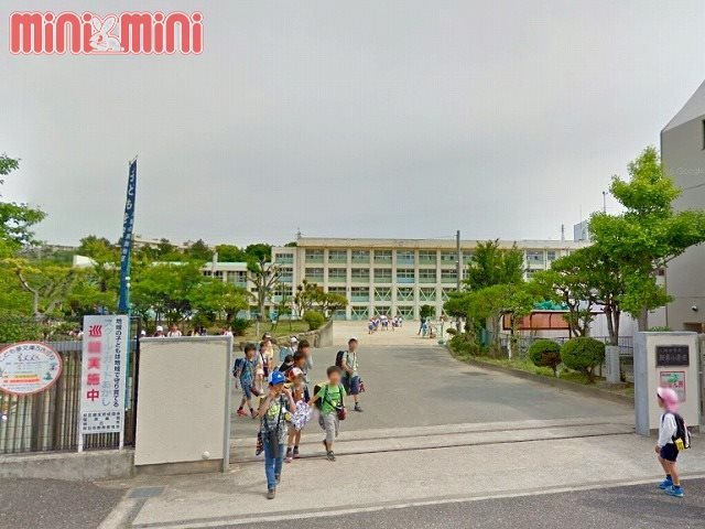 【明石市朝霧東町のマンションの小学校】