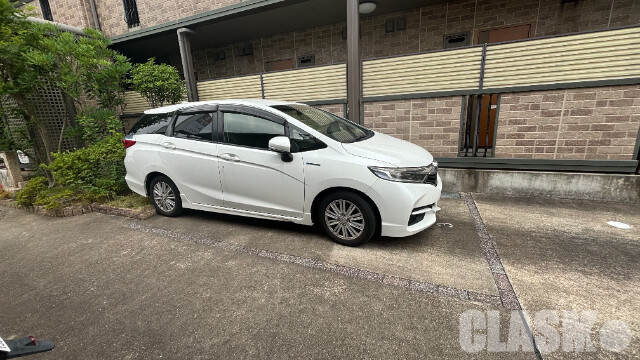 【川西市栄根のアパートの駐車場】