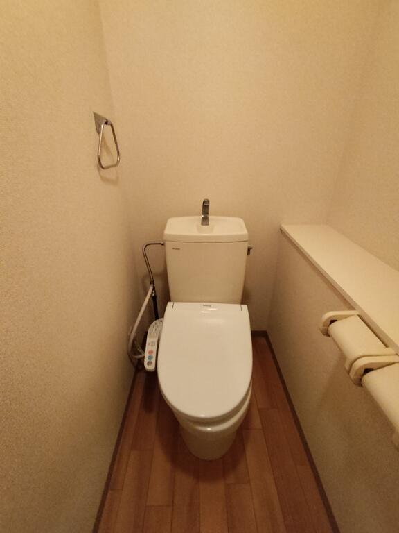 ブルーライン 新羽駅 徒歩4分 3階建 築25年のトイレ写真