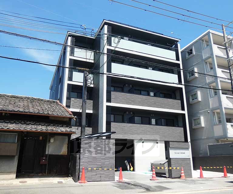 京都市伏見区菱屋町のマンションの建物外観