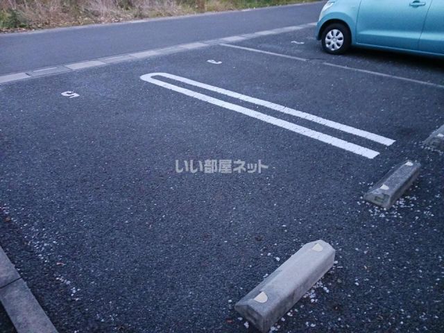 【グリーンコート　伍番館の駐車場】