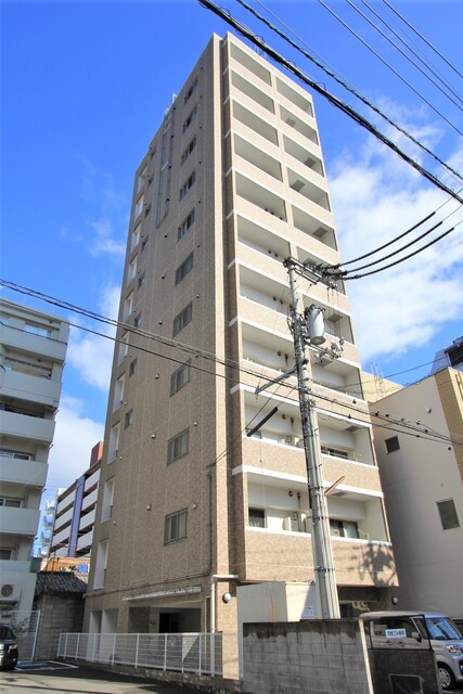 松山市一番町のマンションの建物外観