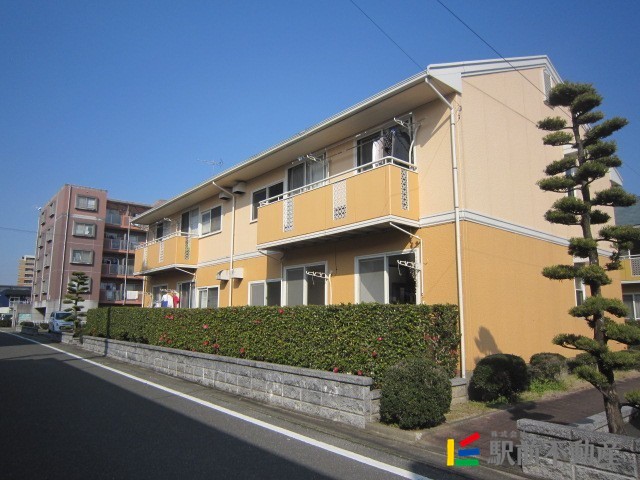 筑紫野市筑紫駅前通のアパートの建物外観