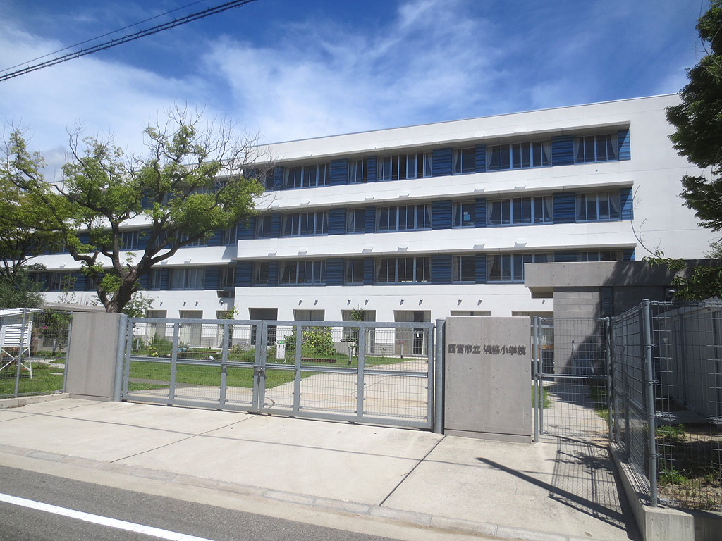 【西宮市久保町のマンションの小学校】