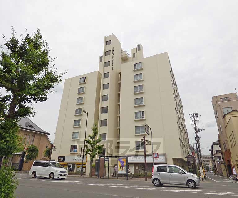 【日興河原町スカイマンションの建物外観】