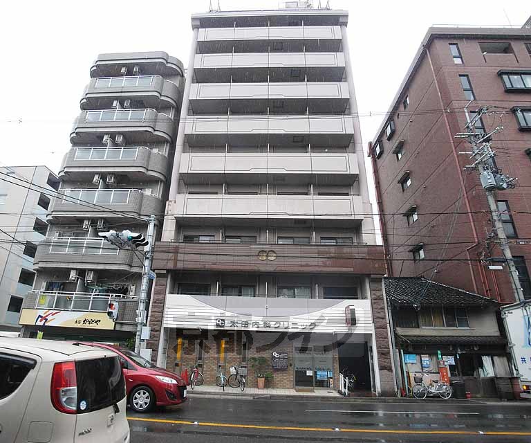 【京都市上京区飛鳥井町のマンションの建物外観】