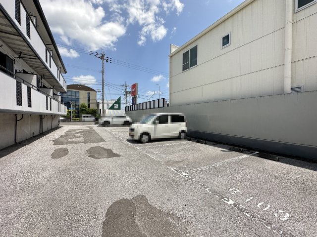 【高知市北金田のアパートの駐車場】