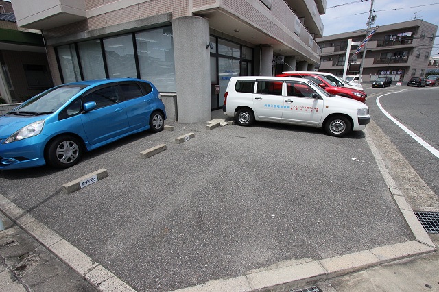 【広島市南区西旭町のマンションのエントランス】