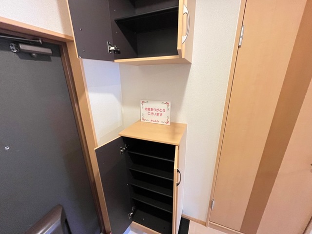 玄関　下駄箱