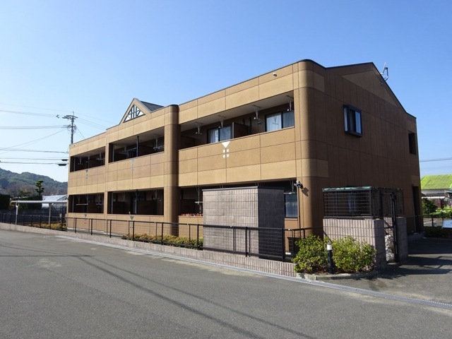 建物外観　屋根付き駐輪場あり