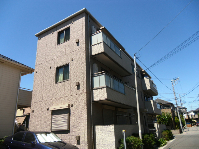 江戸川区本一色のマンションの建物外観