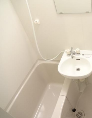 バス・シャワールーム　CATV光ファイバ－