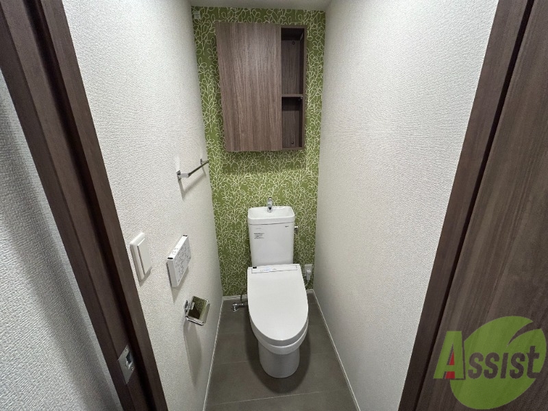 トイレ　温水洗浄便座なので快適に使用できそうですね。