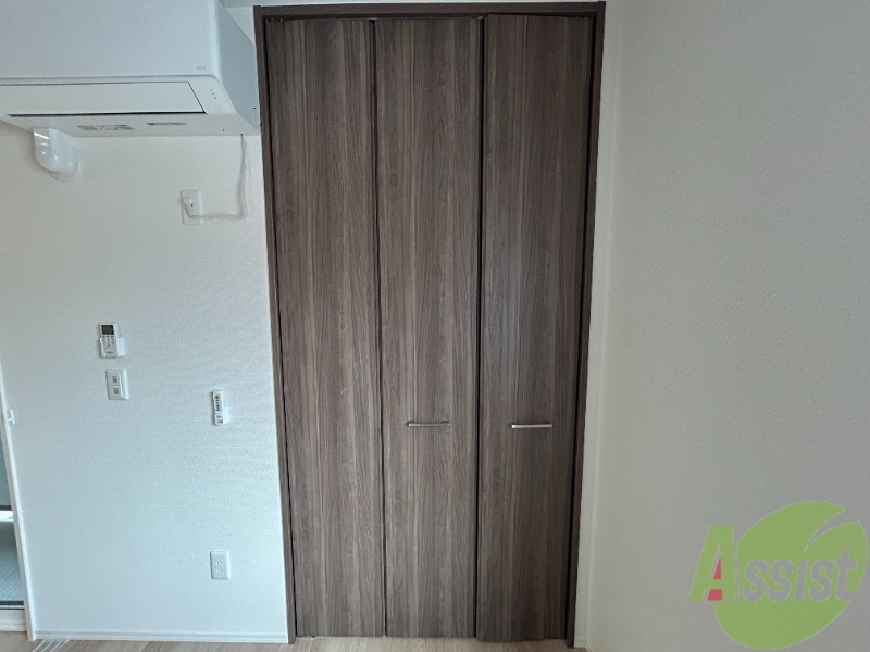 収納　収納はこちらのクローゼットをお使いください。