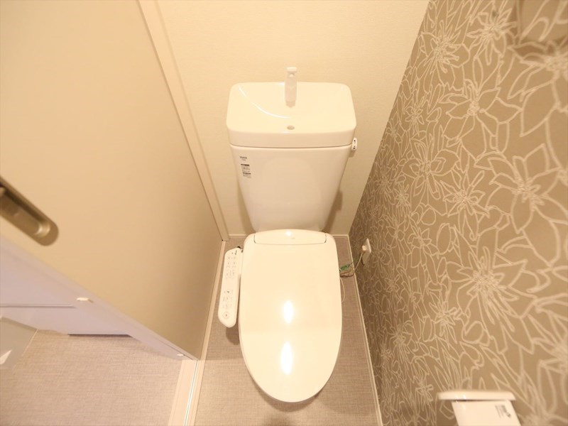 トイレ　温水洗浄暖房便座付トイレ