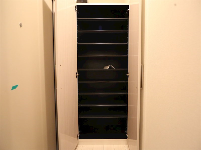 玄関　玄関　シューズボックス付（収納充実してます）