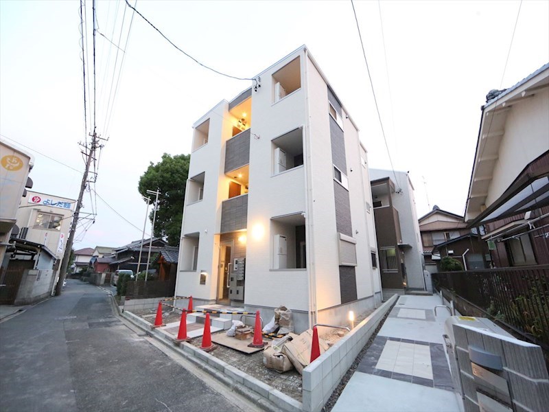 建物外観　外観　オートロック付　宅配ＢＯＸ有り　デザイナーズ