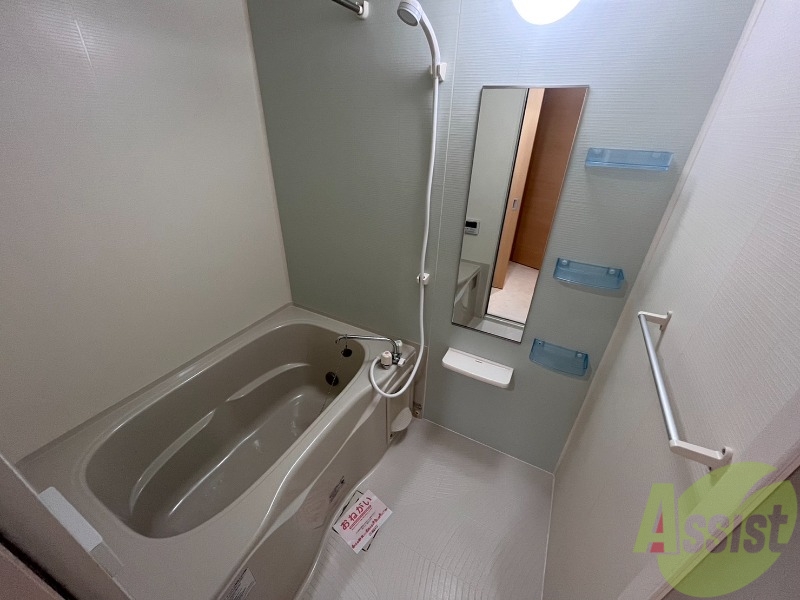 バス・シャワールーム　バスルームはこちらです。広々としてゆったり休めます。