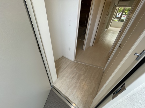 玄関　※別号室の写真です