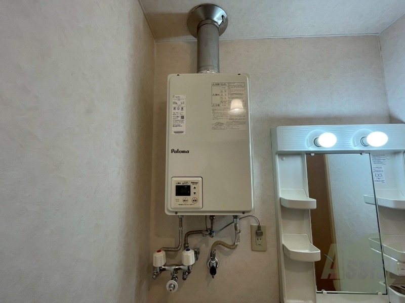 その他設備　ガス給湯器です。操作しやすいパネルになってます。