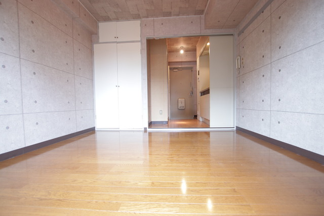 その他部屋・スペース　洋室６．８帖ございます。