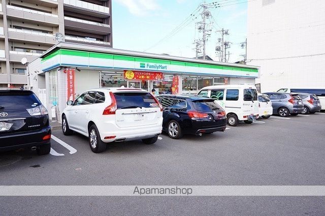 コンビニ　ファミリーマート（コンビニ）まで720m