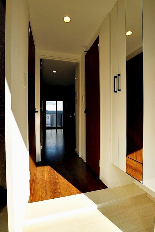 玄関　※同タイプ参考画像