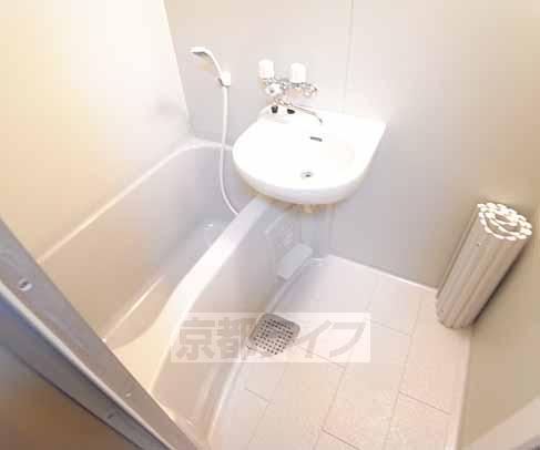 バス・シャワールーム　キレイなユニットバスです！