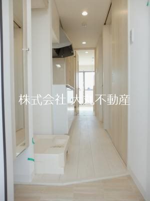 玄関　姿見付きシューズボックスあり