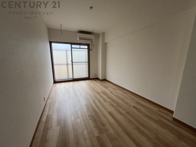 居室・リビング　エアコン付き☆最上階角部屋住戸で過ごしやすくてオススメです！