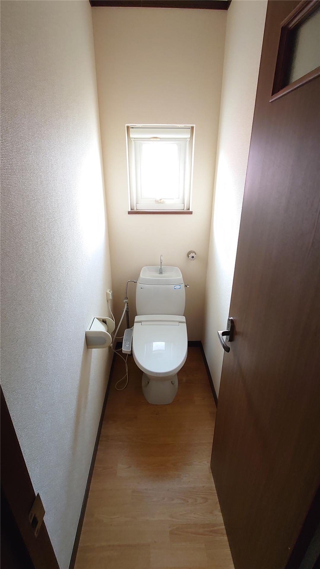 トイレ　【リフォーム前】シャワートイレ完備