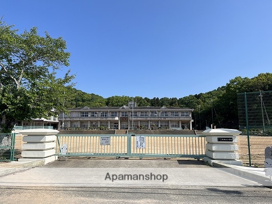 小学校　たつの市立小学校揖西西小学校（小学校）まで2796m