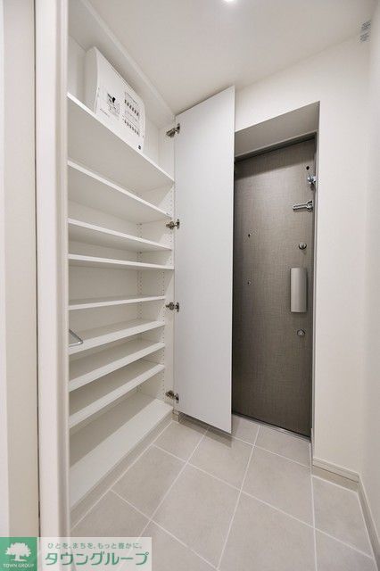 玄関　※写真は同タイプ住戸です。