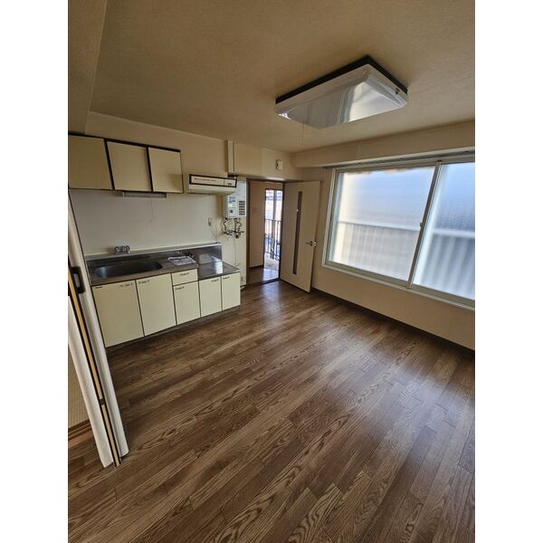 居室・リビング　別号室内観です