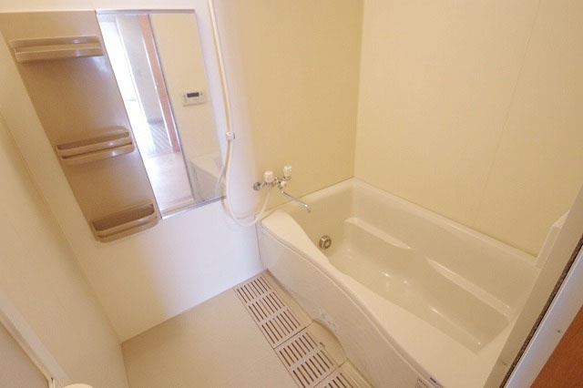 バス・シャワールーム　バス／シャワー（類似室内）