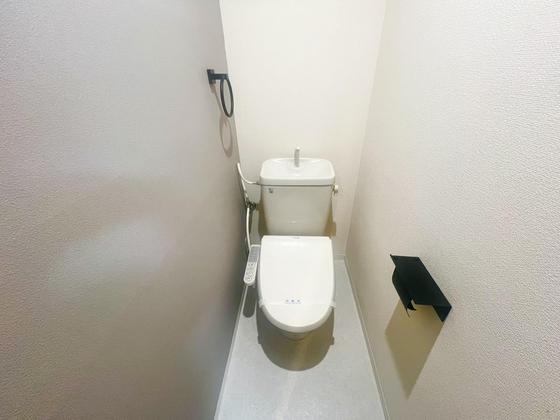 トイレ　※他号室の写真です