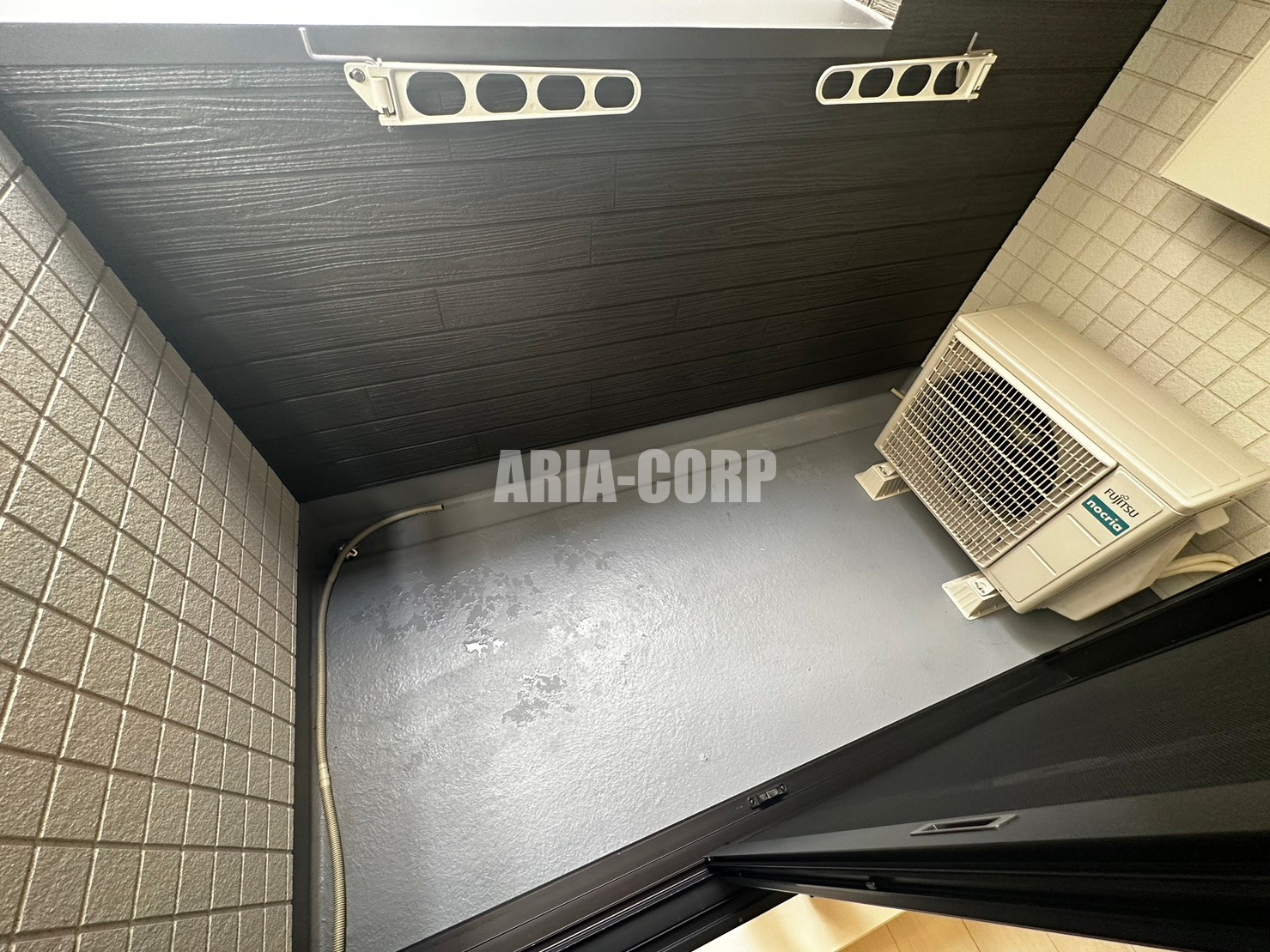 バルコニー　（同仕様）広々としたバルコニーでお洗濯物干しが可能です◎