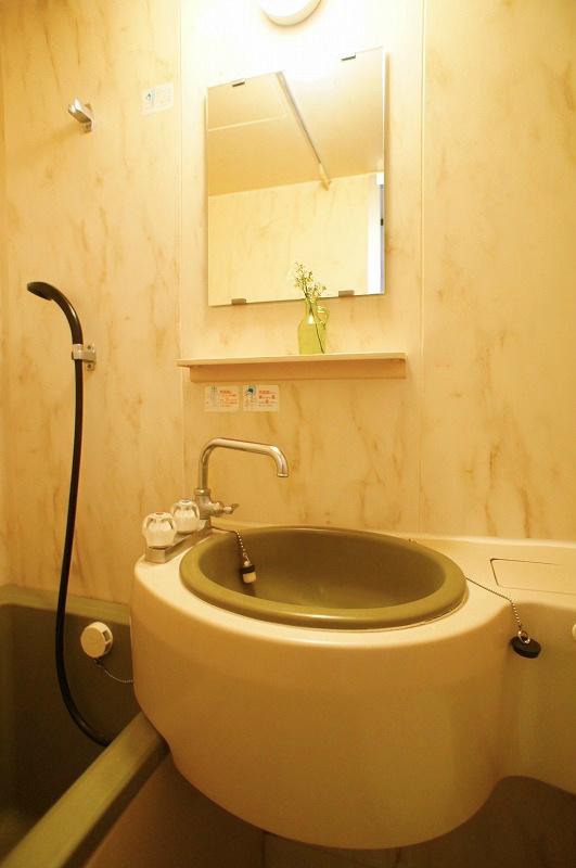 洗面設備　洗面台（ユニットバス内）