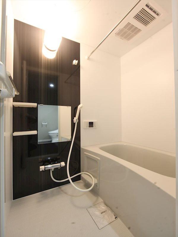 バス・シャワールーム　浴室暖房乾燥機付　追い焚き機能付お風呂