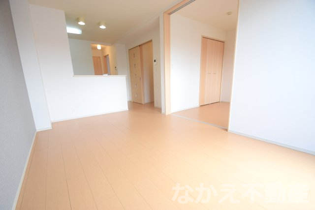 居室・リビング　こちらの居間で趣味の時間をお楽しみください