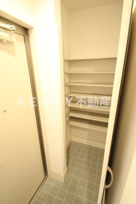 玄関　収納もある玄関です