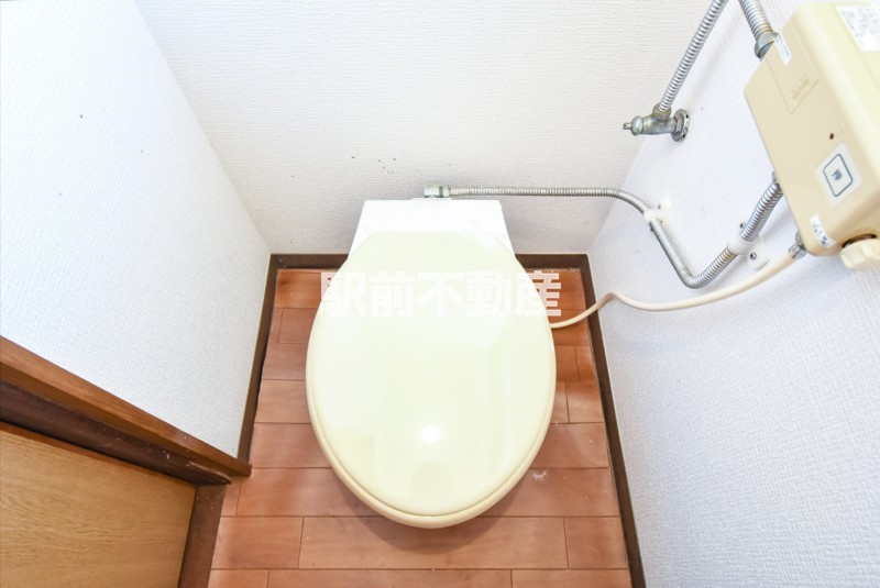 トイレ　窓付きトイレです！