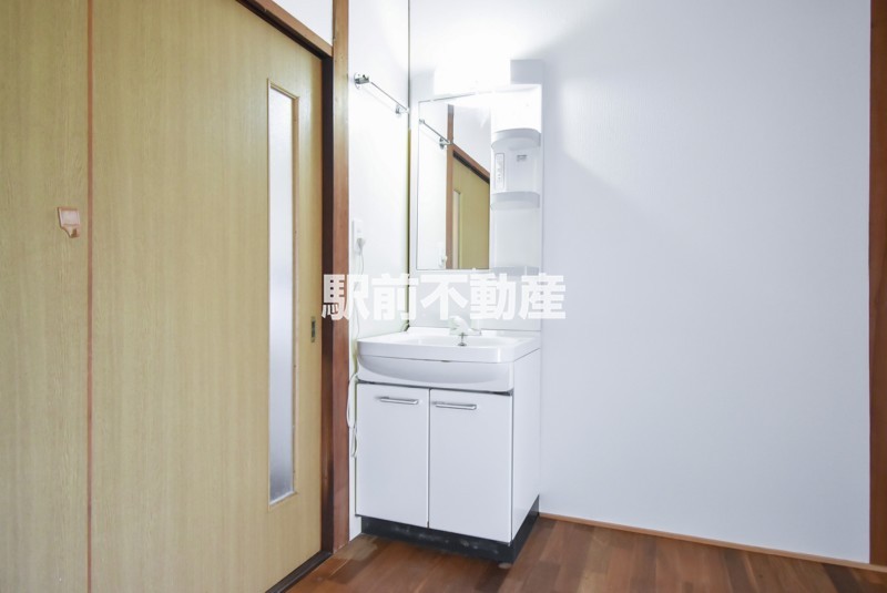 洗面設備　日当たり良好です♪