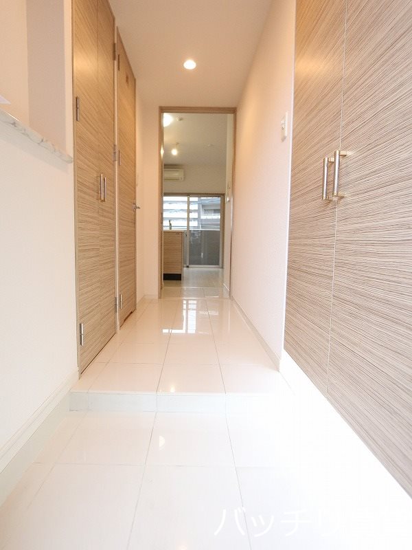 玄関　写真は別号室の為、現状優先になります。