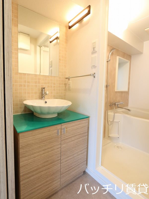 洗面設備　写真は別号室の為、現状優先になります。