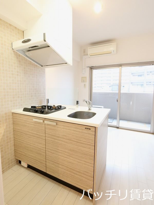 キッチン　写真は別号室の為、現状優先になります。