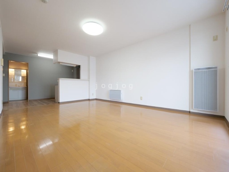 居室・リビング　リビングは１５．５帖と広々とした作りです。