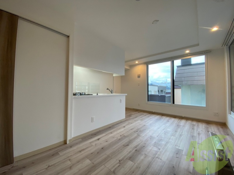 居室・リビング　広くてきれいなリビングです！快適に過ごせそうですね。