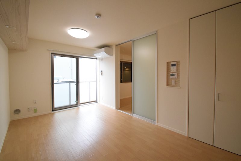 居室・リビング　※別号室建具カラー違い